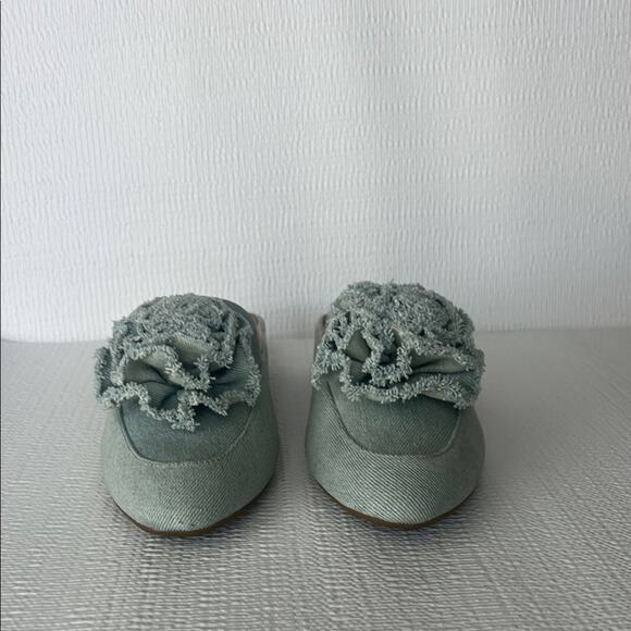 Taryn Rose Green Mules with Floral Embellishments - Picture 3 of 8